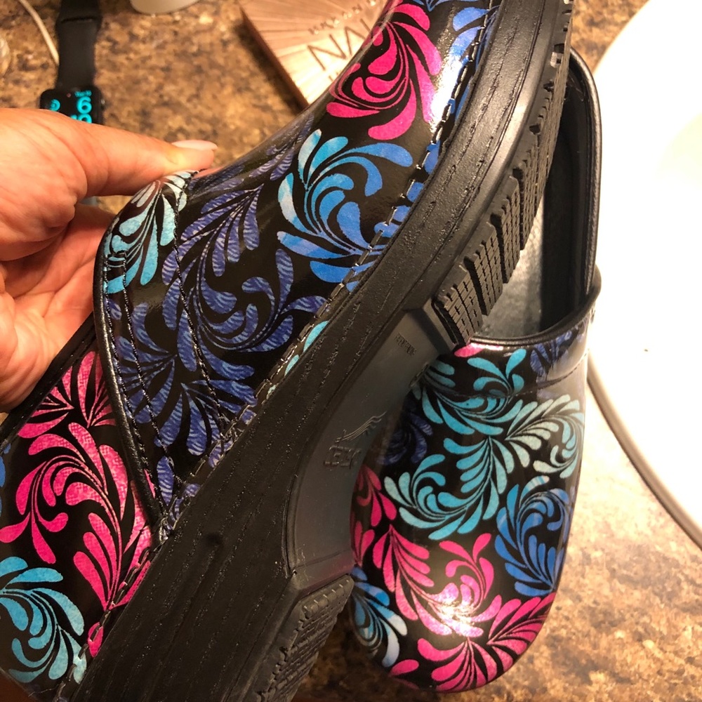 Great for nurses, only worn twice. No box sorry! - Picture 4 of 8